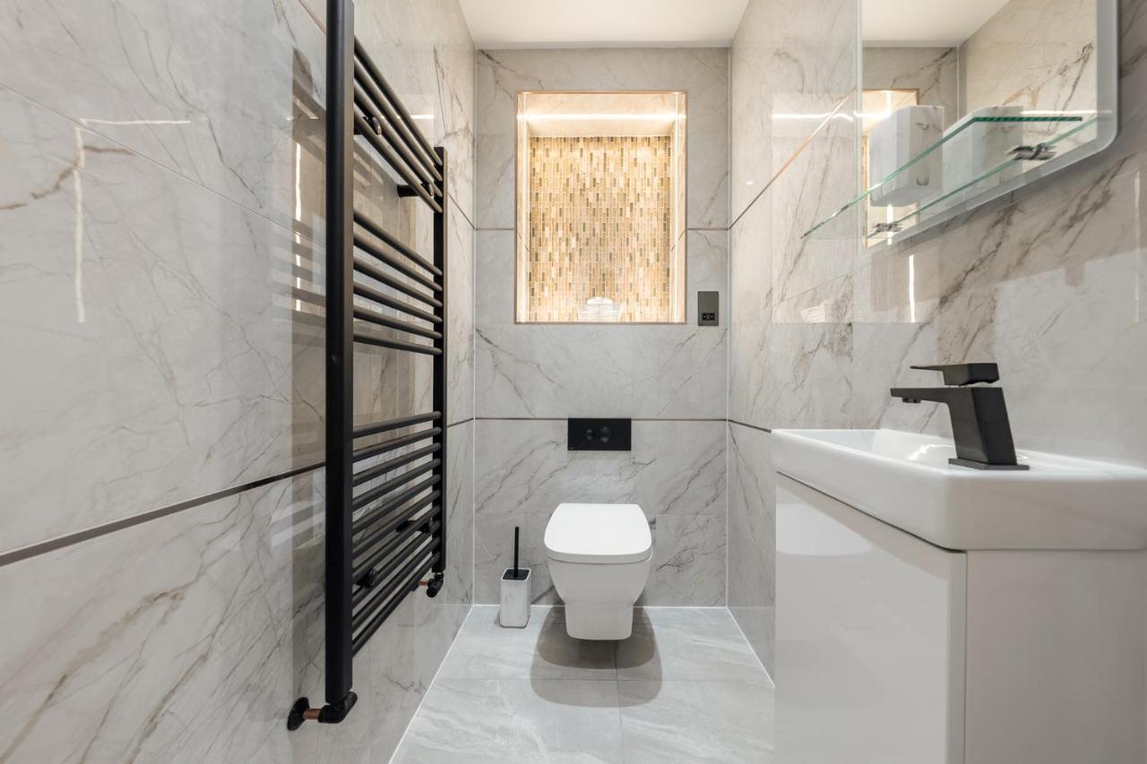 Brand New London Luxury House - Sleeps 8ヴィラ エクステリア 写真